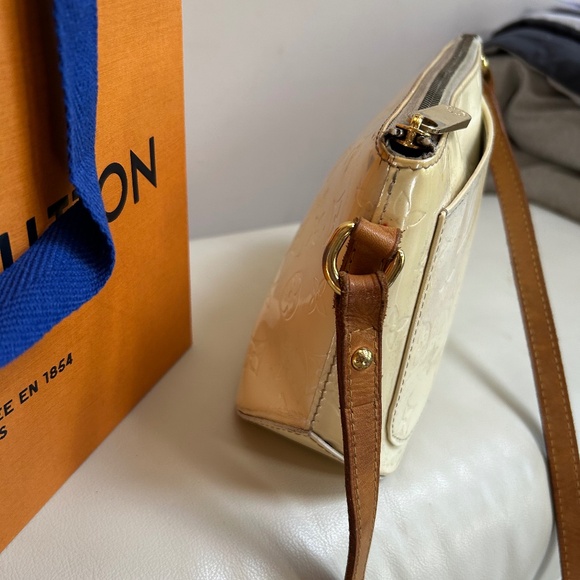** WOW** 💫Louis Vuitton Minna Street Vernis Crossbody - Picture 9 of 12